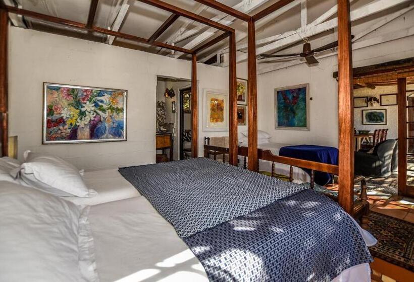 패밀리 방갈로, Eloff Guest House And Gallery