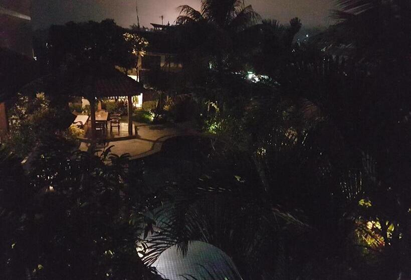 Номер Стандарт с Балконом, Jos & Hanny Homestay