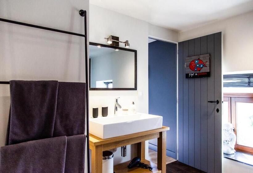 Quarto Familiar, La Maison En Pierre