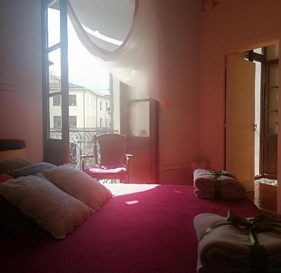 Quarto Deluxe, La Casa Rosa