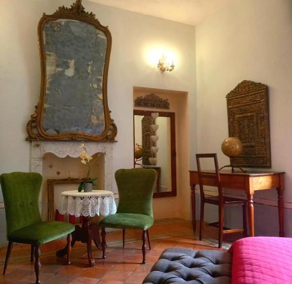 Quarto Deluxe, La Casa Rosa