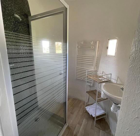 Quarto Estandar, Manoir Du Grail