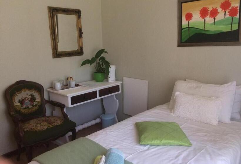اتاق استاندارد یک نفره, At The View B&b