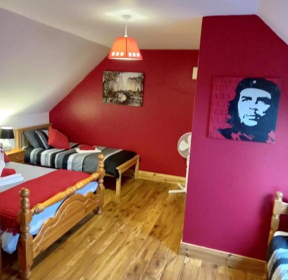 Семейный Номер, A New U Country Cottage