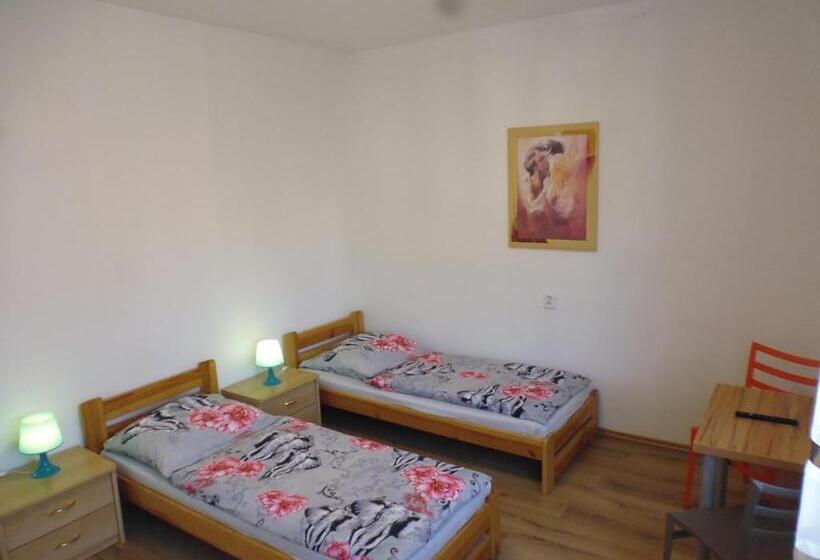 Дом 4 Спальни, Rodinný Penzion Kyjov