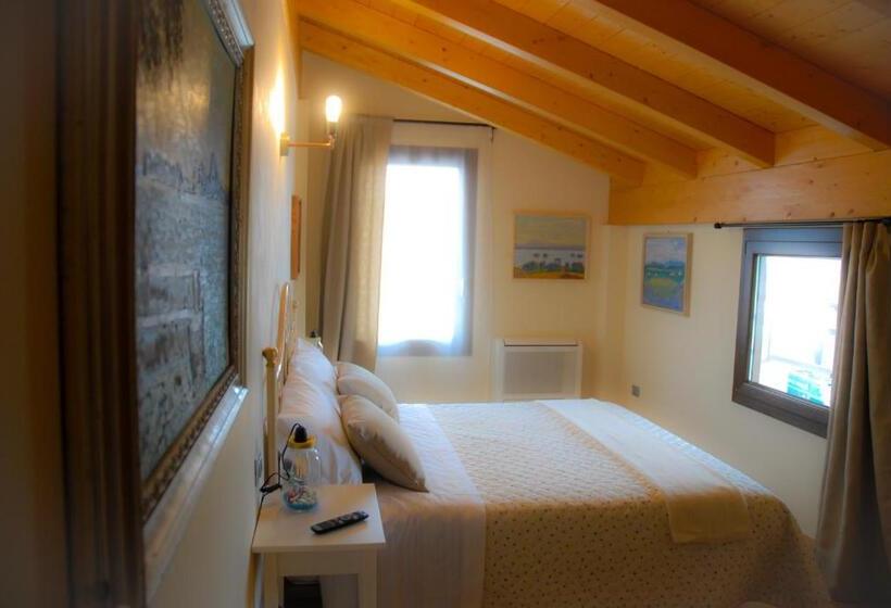 Номер Стандарт Вид на Озеро, Art Gallery B&b