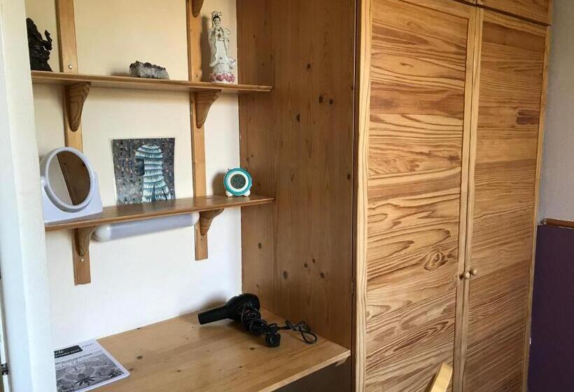 Номер Стандарт Индивидуальный Совместная Ванная, Camelot Retreat   Tor View