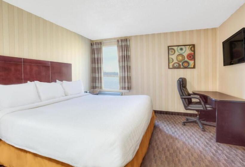 Люкс Кровать Кинг, Travelodge By Wyndham Miramichi New Brunswick