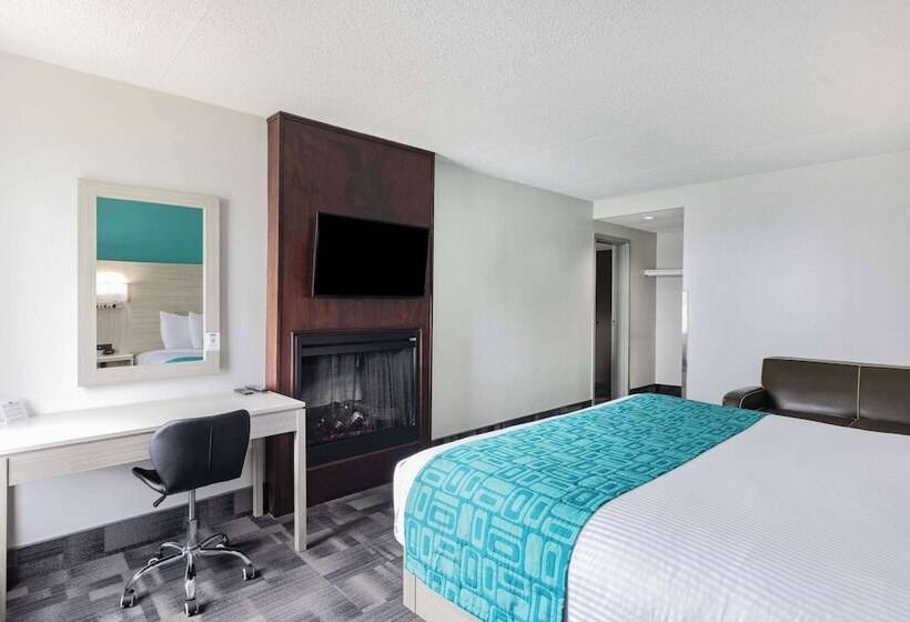 Люкс, Travelodge By Wyndham Miramichi New Brunswick