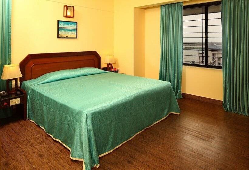 침실 3개 아파트, Riviera Suites