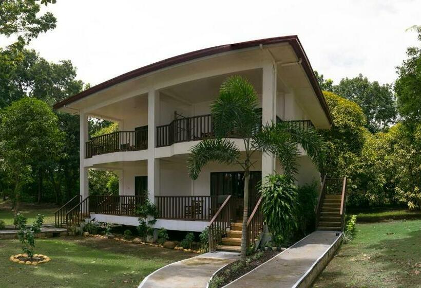 اتاق لوکس با چشم‌انداز استخر, Blue Star Dive And Resort