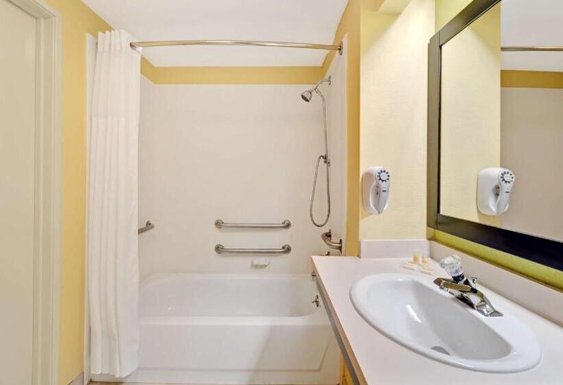 Стандартный Номер Кровать Кинг, Days Inn & Suites By Wyndham Desoto