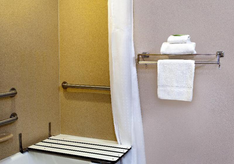 סוויטה מותאמת לאדם עם מוגבלויות, Holiday Inn Express Hotel & Suites Inverness, An Ihg