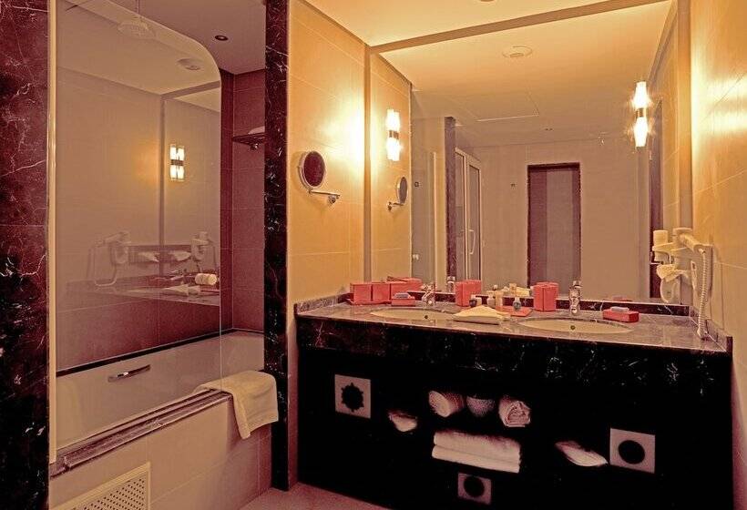 带泳池观景的豪华房, Palais Médina Riad Resort
