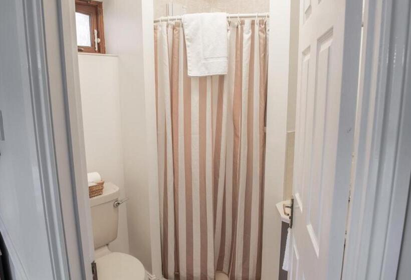 اتاق استاندارد, Toothbrush Rooms At Lattice Lodge   Guest Kitchen & Ev Recharging