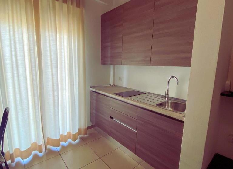 수피리어 스튜디오, Residence Roxy