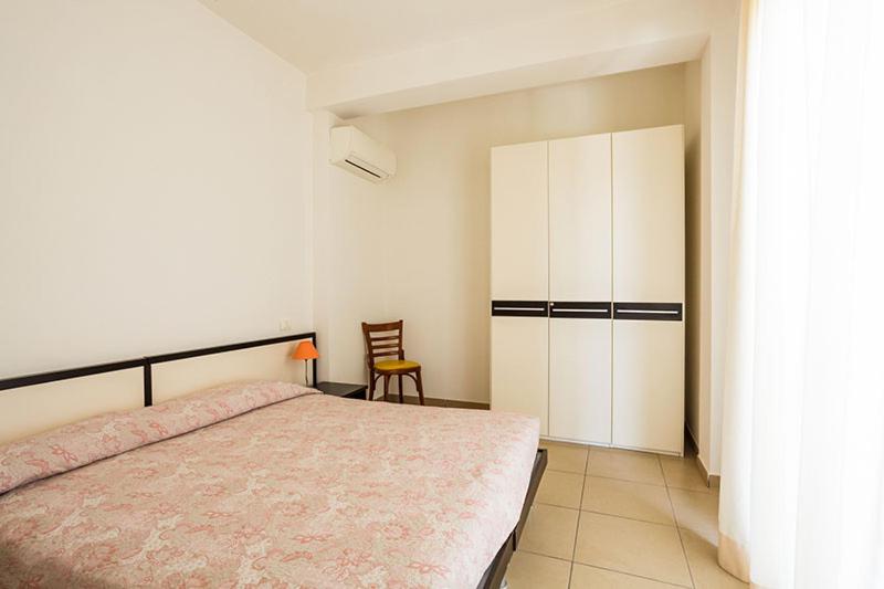 수피리어 스튜디오, Residence Roxy