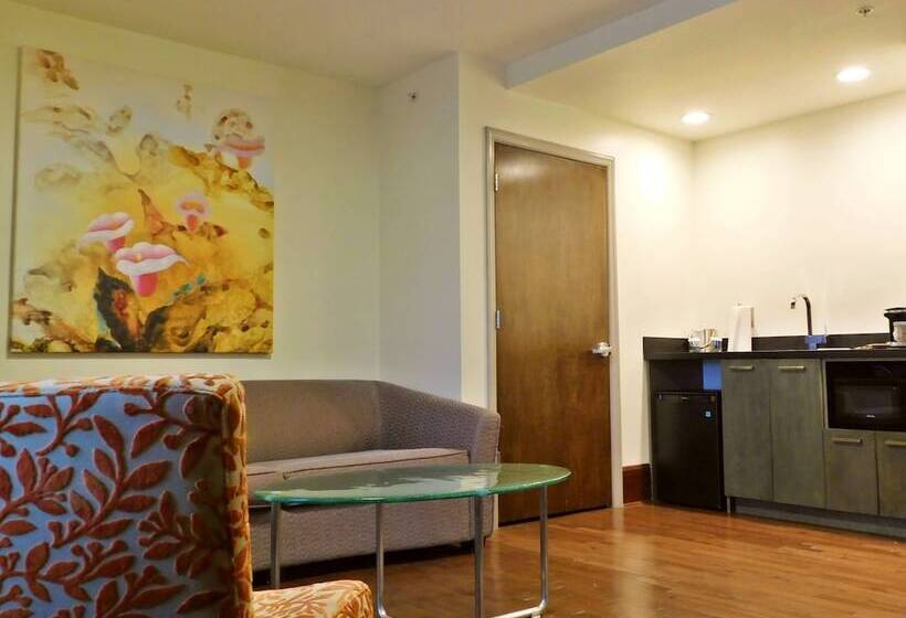 Люкс Кровать Кинг, The Tudor Arms Hotel Cleveland   A Doubletree By Hilton