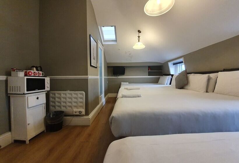 Семейный Номер, Ebury House