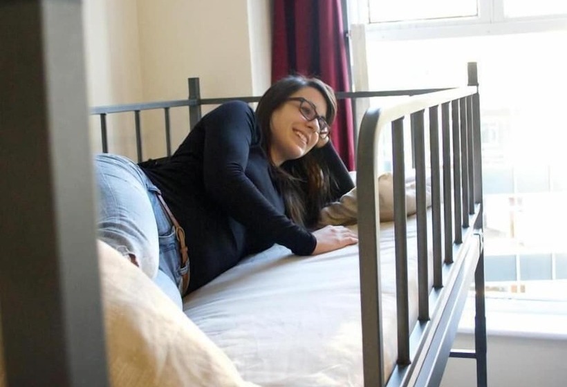 Кровать в Общей Комнате, Dover Castle Hostel