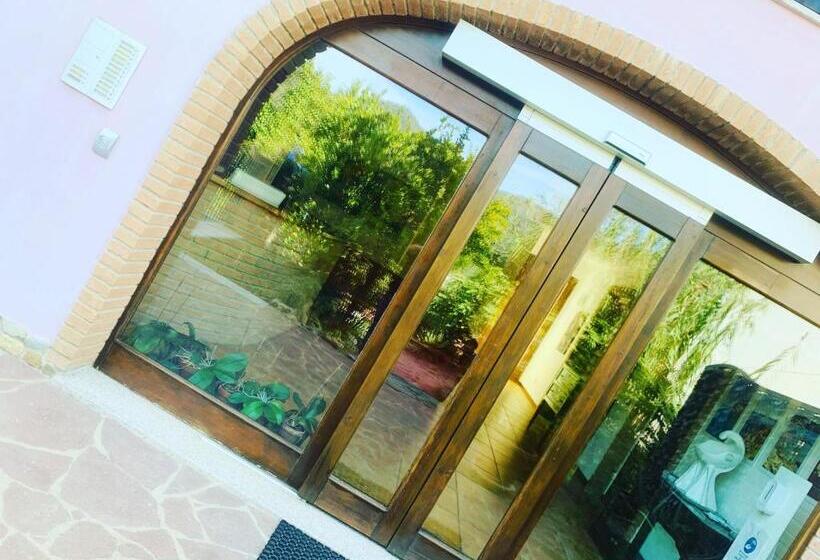 Апартаменты 1 Спальня с Террасой, Residenza Locci  Rooms & Apartments