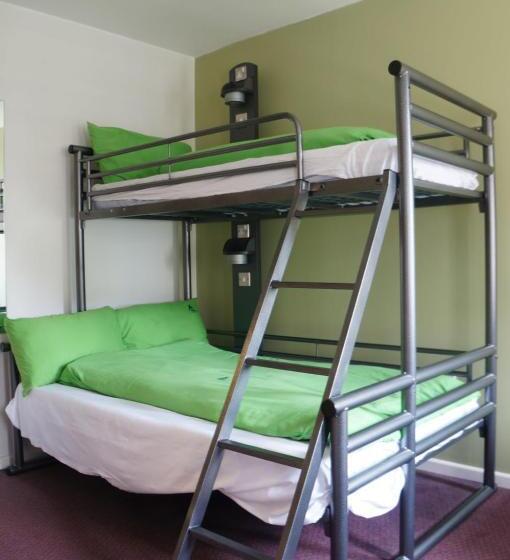 Quarto Triplo Estandar, Yha Conwy