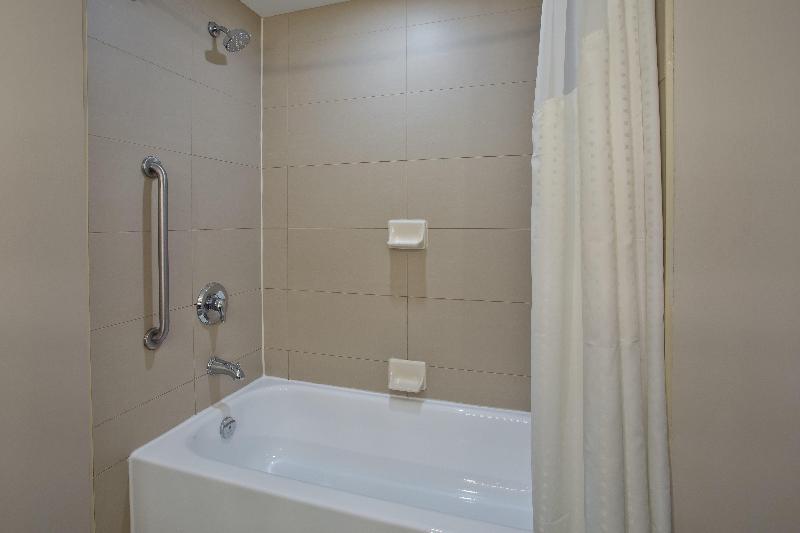 Люкс Кровать Кинг, Holiday Inn Express Kingston Central, An Ihg