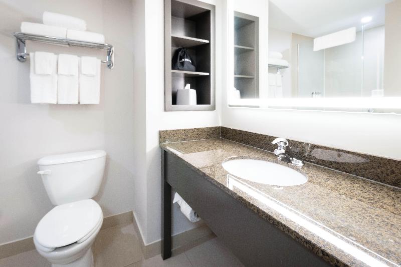 Люкс Кровать Кинг, Holiday Inn Express Kingston Central, An Ihg