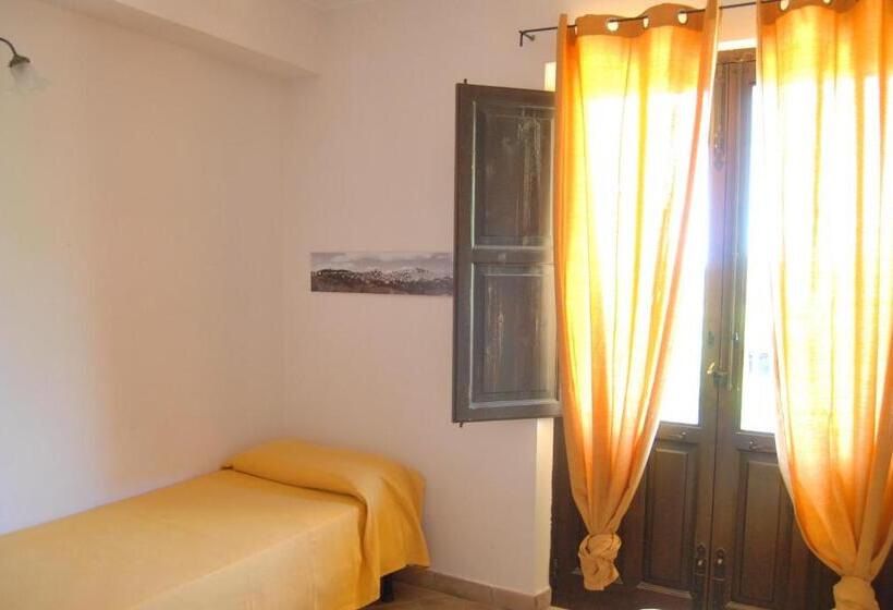 Трехместный Номер Стандарт с Балконом, Il Casale Delle Rose