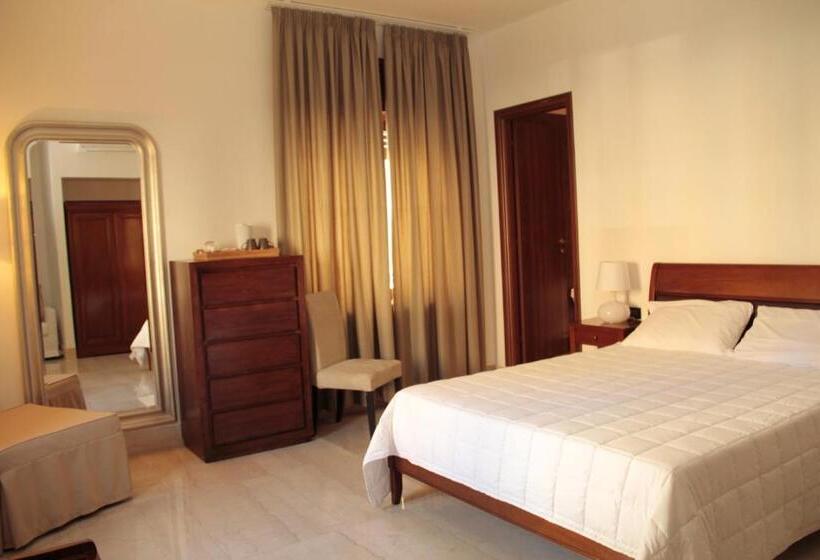 חדר סטנדרט לשלושה, St. Peter  Six Rooms & Suites