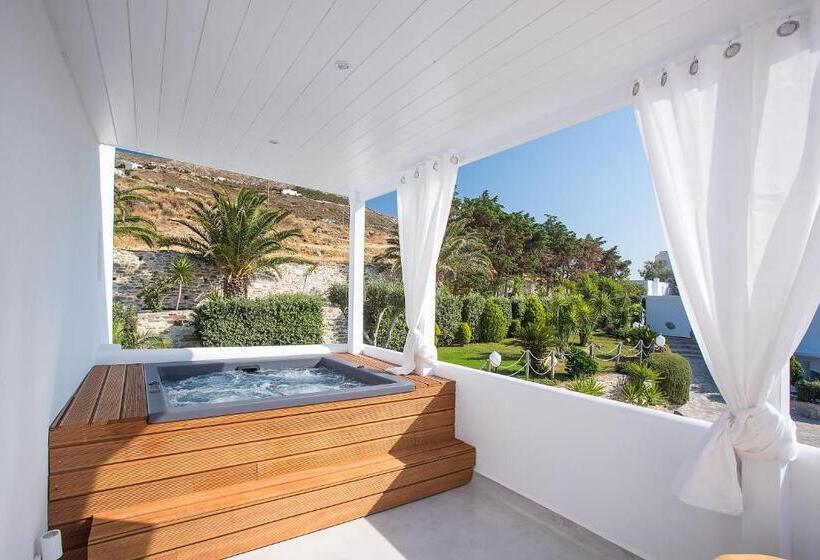 자쿠지 스위트, Paros Palace