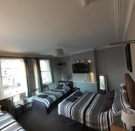 이코노미 트리플 룸, Caversham Lodge