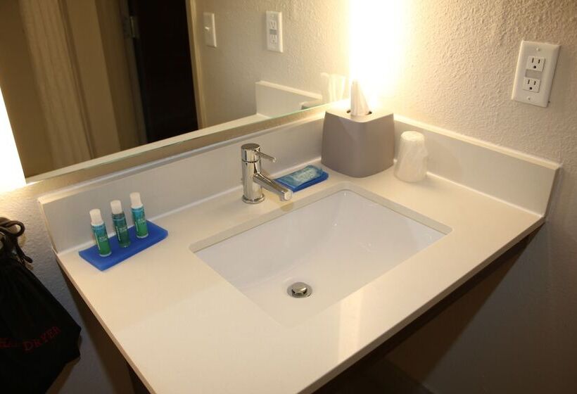 장애인을 위한 스위트, Holiday Inn Express, An Ihg