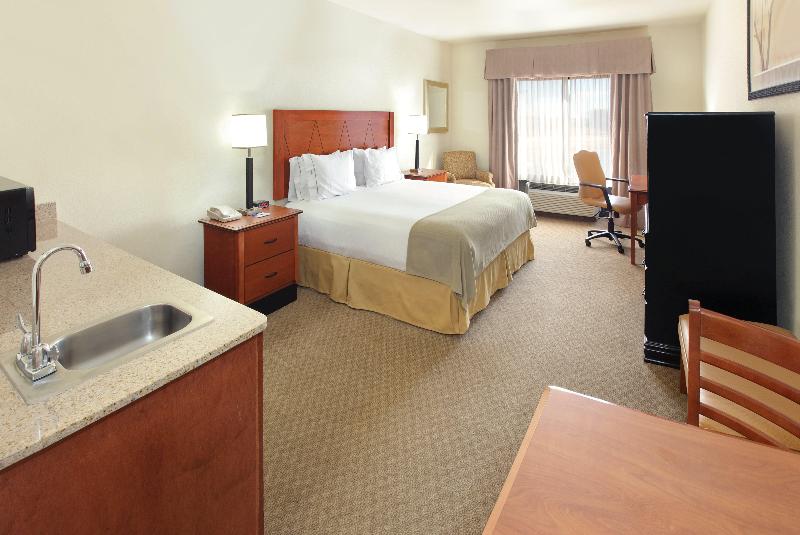 Люкс Кровать Кинг, Holiday Inn Express & Suites Pine Bluff/pines Mall, An Ihg