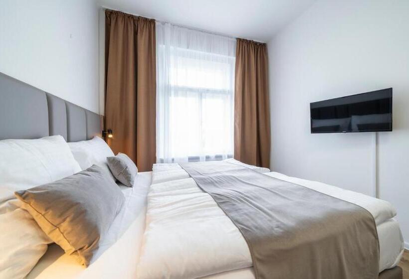 Quarto Triplo Estandar, Leon