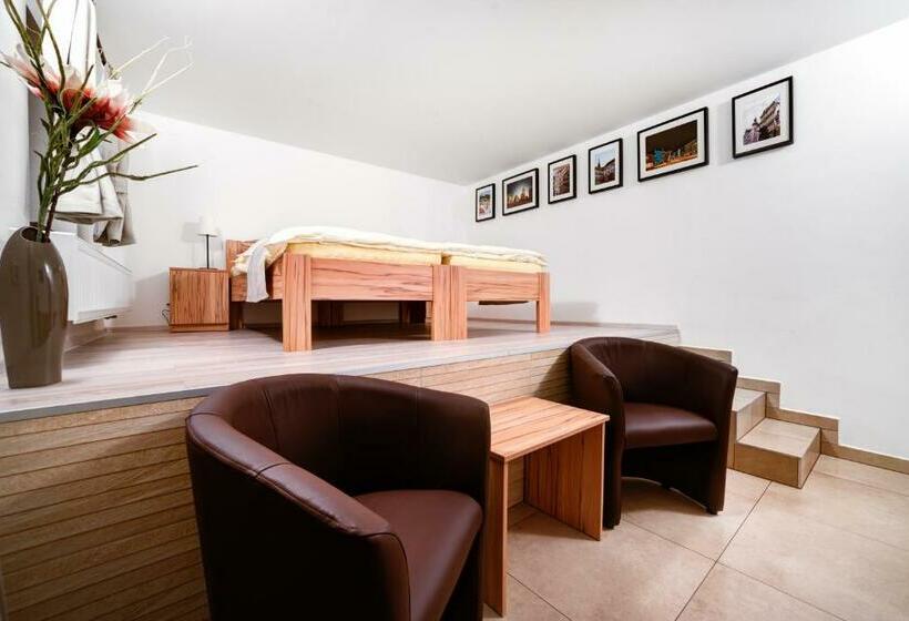 Quarto Estandar, Penzion Královská Cesta