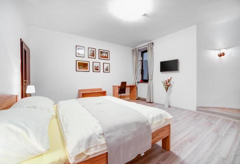 Quarto Estandar, Penzion Královská Cesta