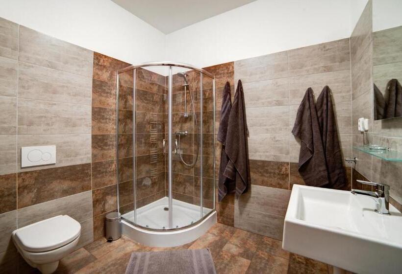Quarto Estandar, Penzion Královská Cesta