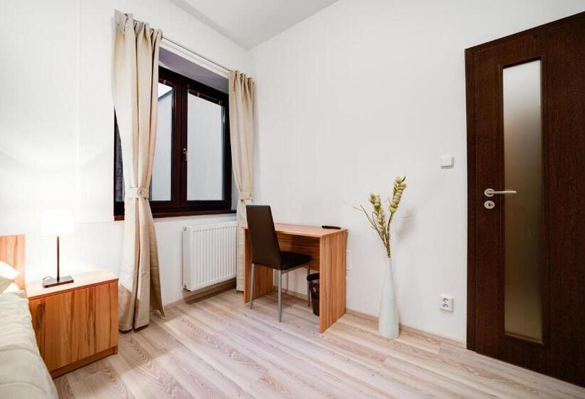 Quarto Estandar Individual, Penzion Královská Cesta