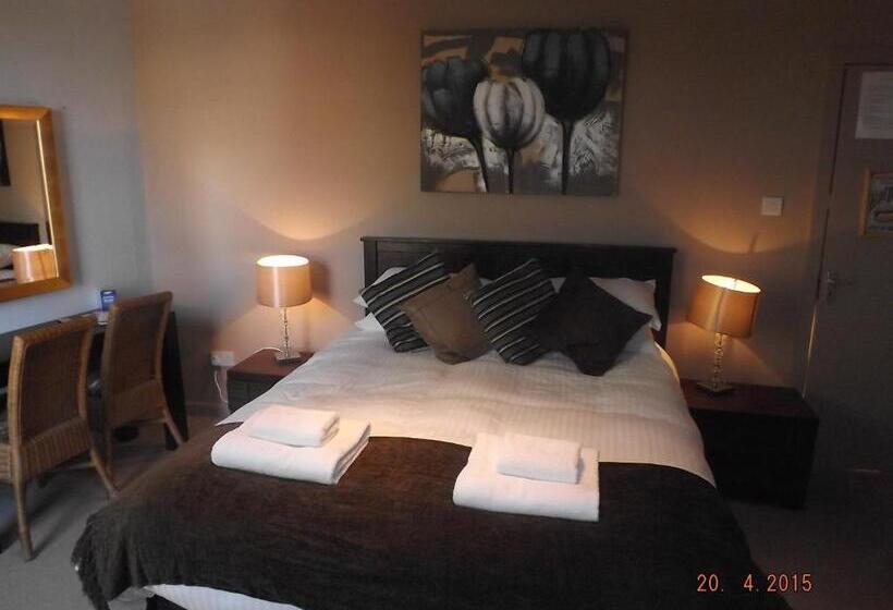 高级三人间, White Hart Inn