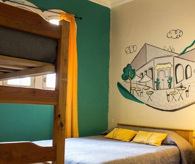 标准三人间, Hostal Forestal