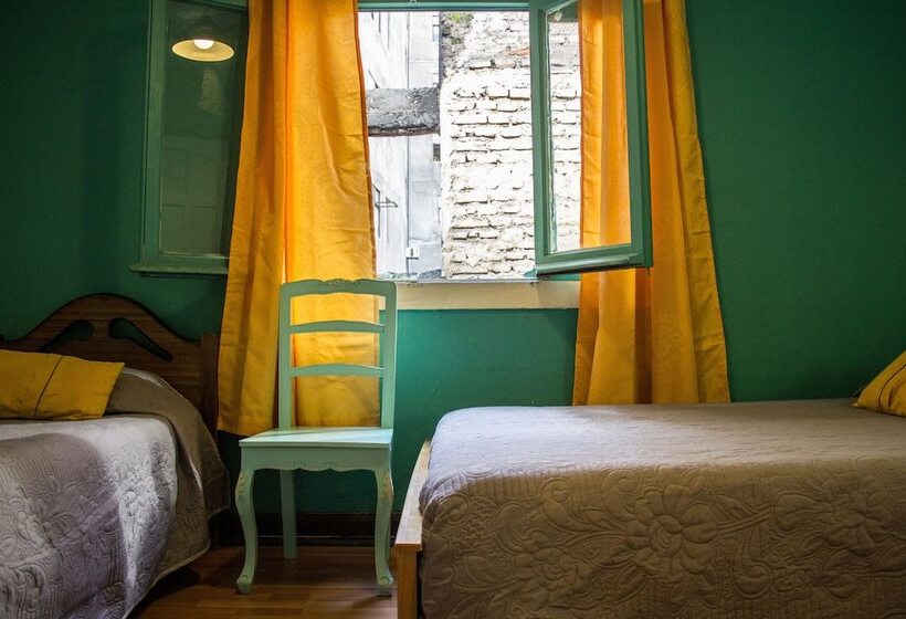 标准三人间共用浴室, Hostal Forestal