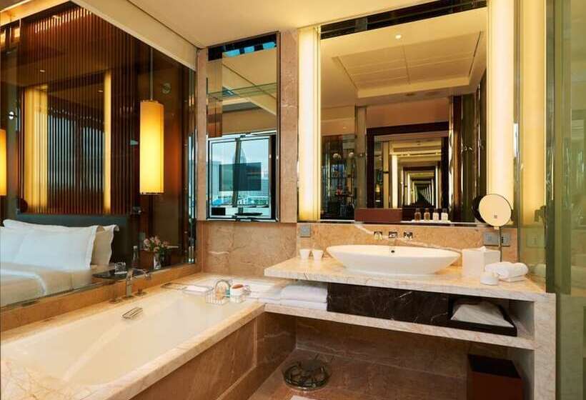 Premium room with view, The Fullerton Bay Hotel Singapore