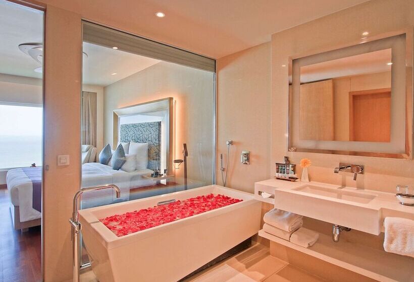 Люкс Executive Вид на Море, Novotel Visakhapatnam Varun Beach