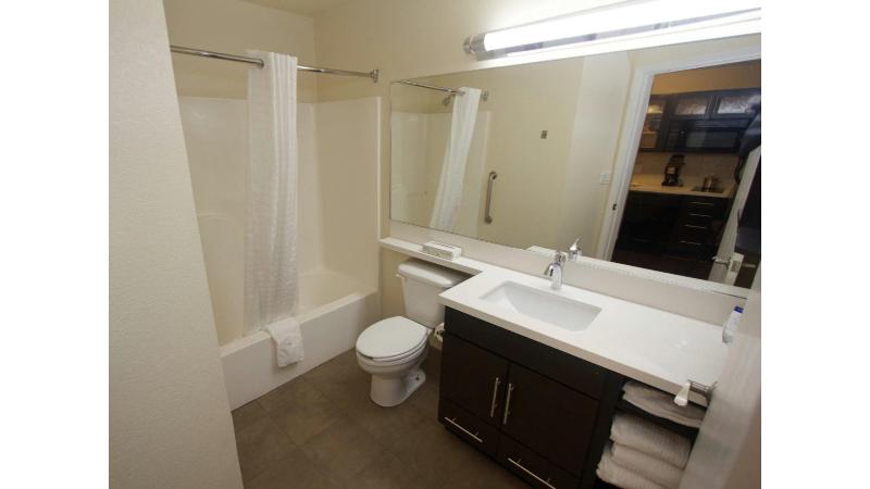 스탠다드 스튜디오, Candlewood Suites West Little Rock, An Ihg