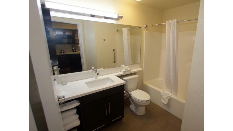 스탠다드 스튜디오, Candlewood Suites West Little Rock, An Ihg