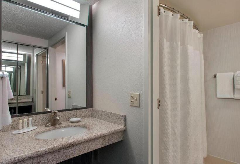 חדר סטנדרט עם מיטת קינג, Courtyard By Marriott Princeton