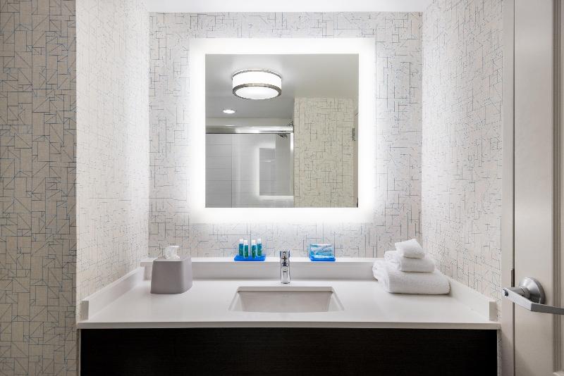Стандартный Номер Кровать Кинг, Holiday Inn Express & Suites Florence I 95 & I 20 Civic Ctr, An Ihg