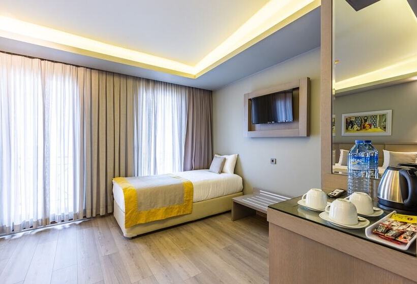 スーペリアトリプルルーム, Seraglio Hotel & Suites