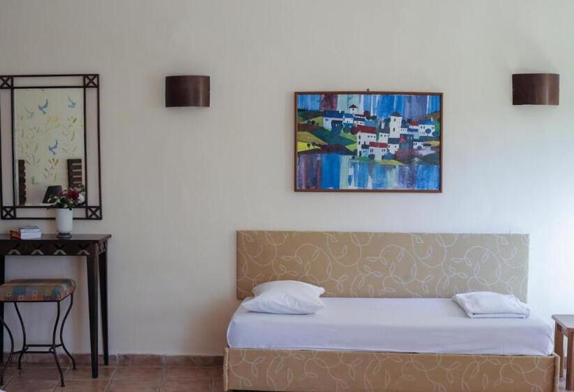 Семейный Номер, Ammon Garden Hotel